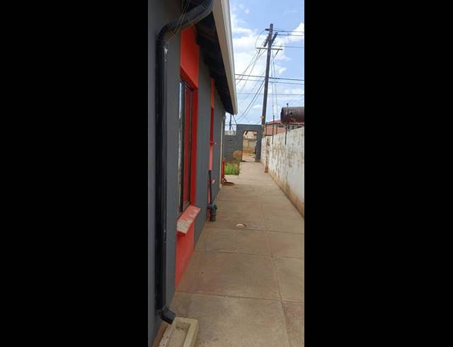 2 BEDROOM HOUSE FOR SALE IN PROTEA GLEN EXT